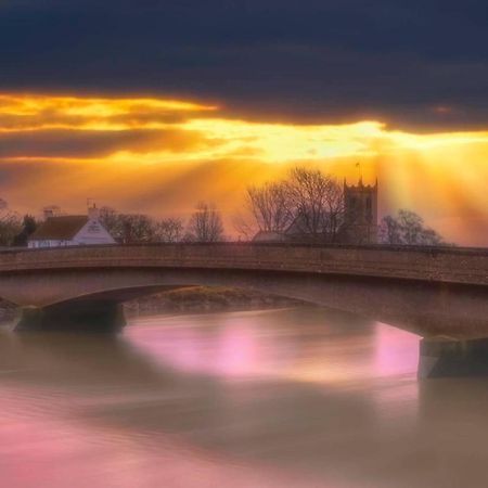 Riverbank Guest House Wiggenhall Saint Germans Dış mekan fotoğraf