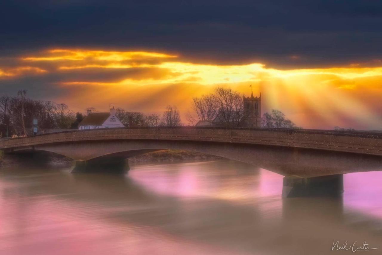 Riverbank Guest House Wiggenhall Saint Germans Dış mekan fotoğraf